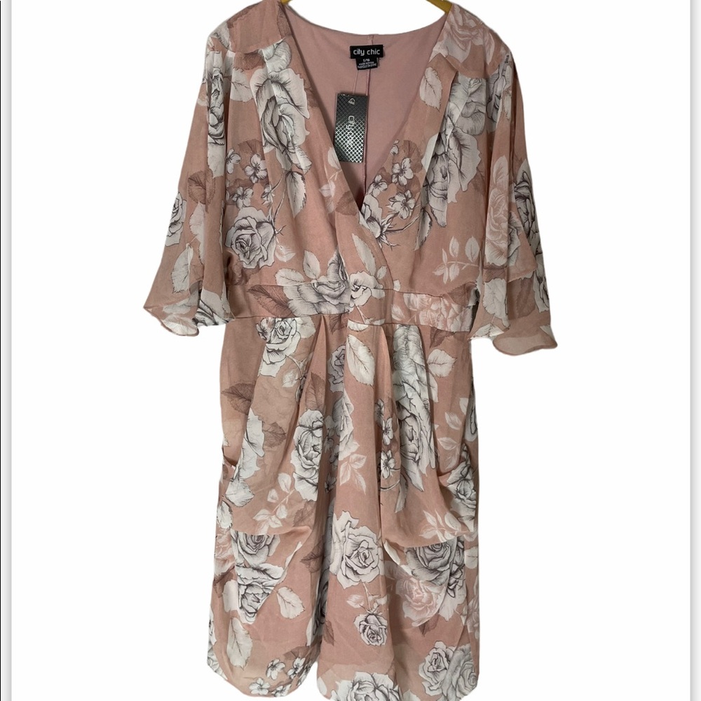 City Chic NWT V Neck Floral Dress 16/S